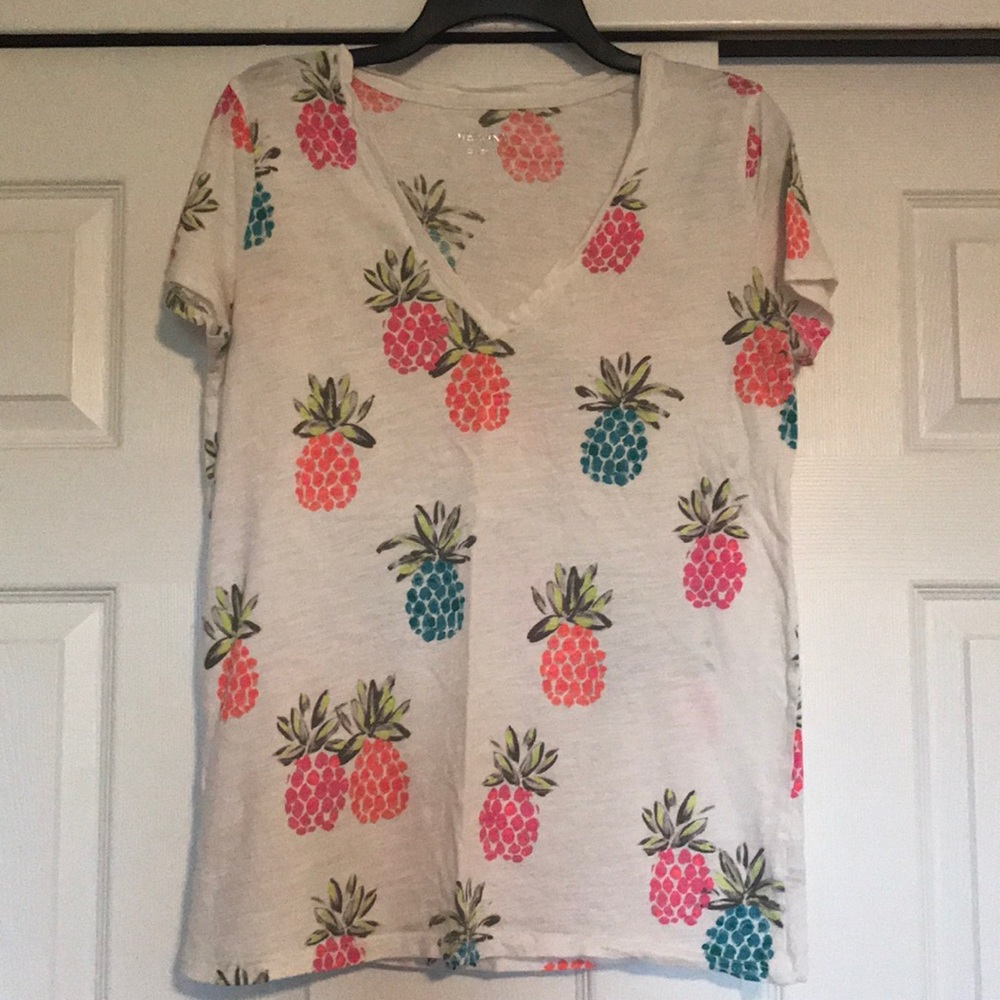 *DOWNSIZING*MAKE AN OFFER* Pineapple T-shirt